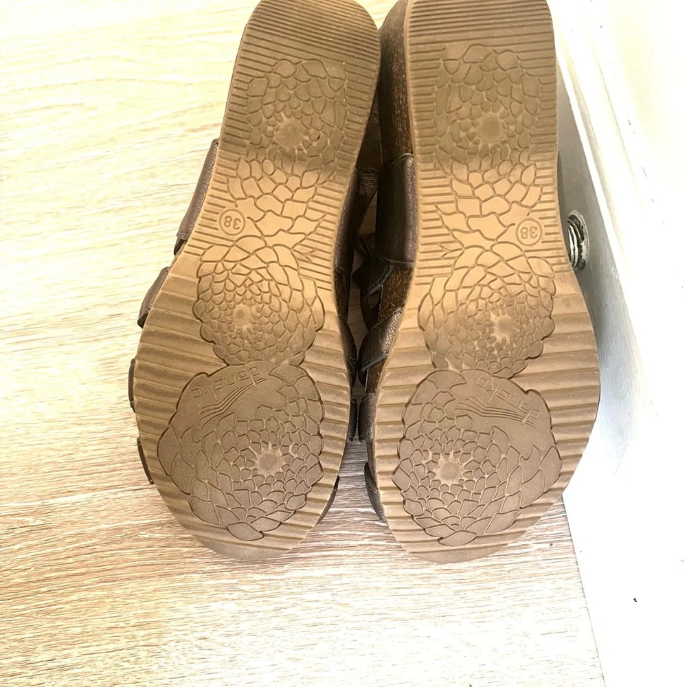 ✅DANSKO ,leather ,Pewter Metallic color Sandel shoes with adjustable strap - Picture 6 of 11